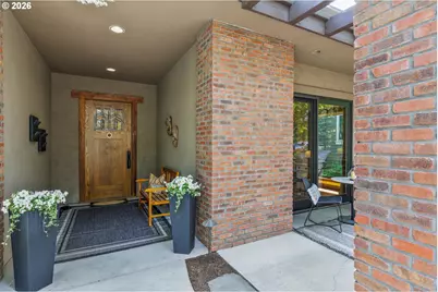 2563 NW Crossing Dr, Bend, OR 97703 - Photo 2