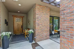 2563 NW Crossing Dr, Bend, OR 97703 - Photo 2