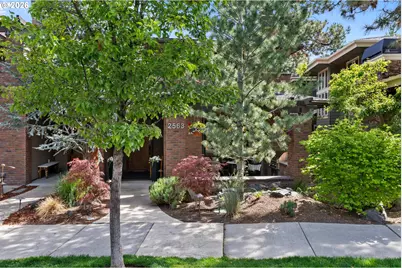 2563 NW Crossing Dr, Bend, OR 97703 - Photo 4