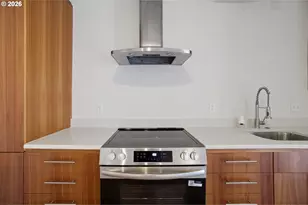 325 NE Graham St, Portland, OR 97212 - Photo 16