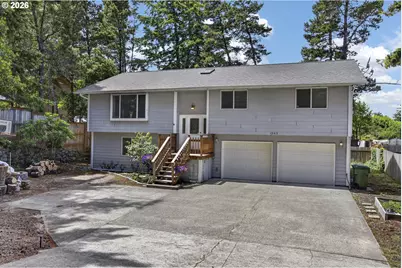 1345 Mulberry Ln, Florence, OR 97439 - Photo 2