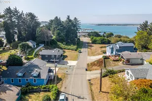 743 Caroline St, Bandon, OR 97411 - Photo 32