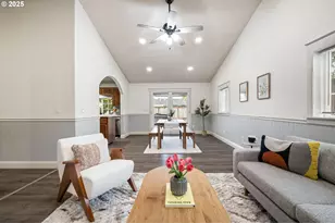 280 Roan Dr, Eugene, OR 97401 - Photo 12