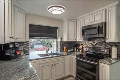 124 Aloha Ct, Roseburg, OR 97471 - Photo 10