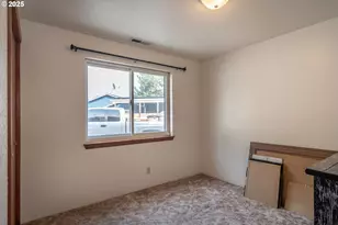 124 Aloha Ct, Roseburg, OR 97471 - Photo 26