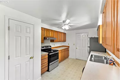 530 Robinhood Ave, Lakeside, OR 97449 - Photo 10