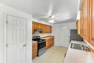530 Robinhood Ave, Lakeside, OR 97449 - Photo 10