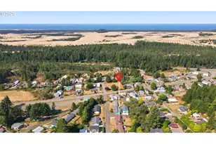 530 Robinhood Ave, Lakeside, OR 97449 - Photo 4