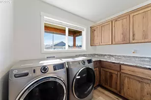 1876 SW Mistybrook Dr, Grants Pass, OR 97527 - Photo 14