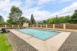 190 Walnut St, Myrtle Creek, OR 97457 - Photo 4