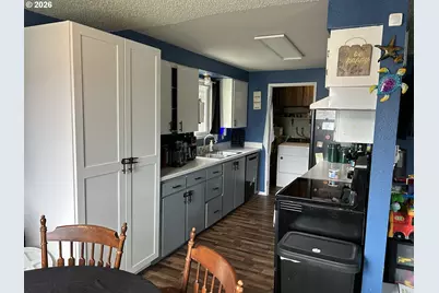 938 N 8th St, Reedsport, OR 97467 - Photo 8
