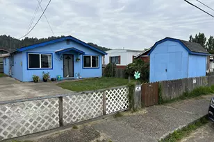 938 N 8th St, Reedsport, OR 97467 - Photo 2