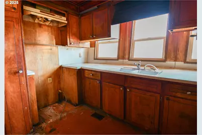 4913 Melody Ln, Roseburg, OR 97471 - Photo 10