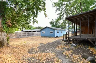 4913 Melody Ln, Roseburg, OR 97471 - Photo 16