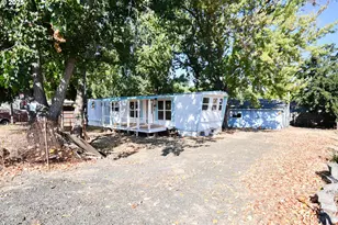 4913 Melody Ln, Roseburg, OR 97471 - Photo 2