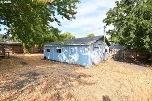 4913 Melody Ln, Roseburg, OR 97471 - Photo 18