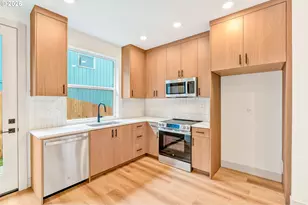 3944 SE Ivon St, Portland, OR 97202 - Photo 10