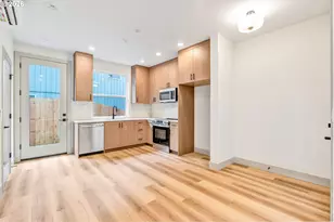 3944 SE Ivon St, Portland, OR 97202 - Photo 8