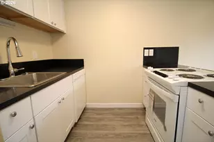 8924 SE Ellis St, Portland, OR 97266 - Photo 12