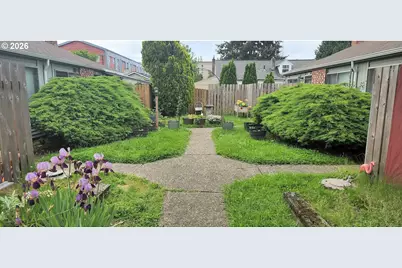 8924 SE Ellis St, Portland, OR 97266 - Photo 6