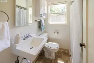 2530 SW Nevada Ct, Portland, OR 97219 - Photo 18