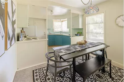 2530 SW Nevada Ct, Portland, OR 97219 - Photo 6