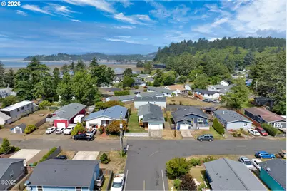 1302 SW 63rd St, Lincoln City, OR 97367 - Photo 6