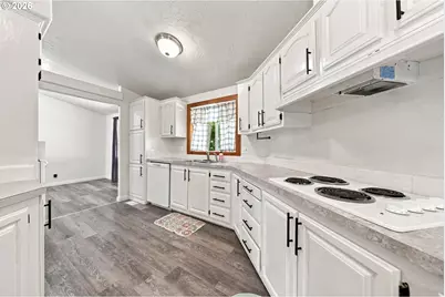 224 Aker Dr, Myrtle Creek, OR 97457 - Photo 8