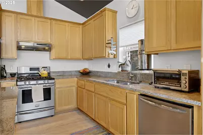 173 NE Bridgeton Rd #14, Portland, OR 97211 - Photo 12