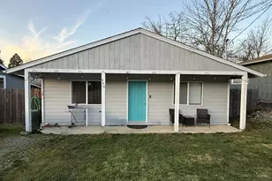 440 Mont St, Canyonville, OR 97417 - Photo 1