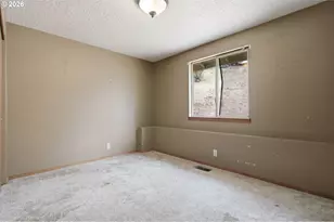 215 SW 22nd St, Troutdale, OR 97060 - Photo 26