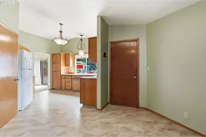 215 SW 22nd St, Troutdale, OR 97060 - Photo 14