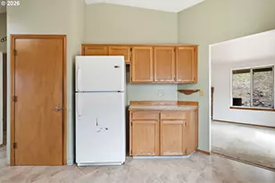 215 SW 22nd St, Troutdale, OR 97060 - Photo 12