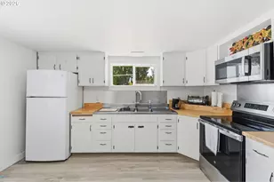 93712 Mallard Ln, North Bend, OR 97459 - Photo 14
