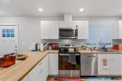 1907 Willow St, Sweet Home, OR 97386 - Photo 16