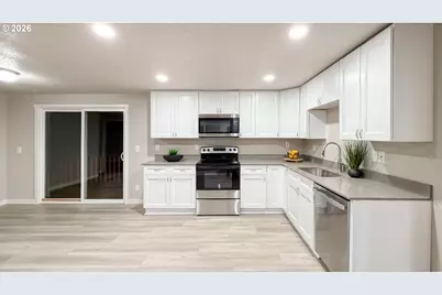 627 NW 6th Ct, McMinnville, OR 97128 - Photo 4