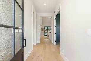 4515 SW 59th Ave, Portland, OR 97221 - Photo 4