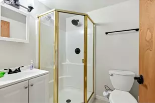 2065 Providence St, Eugene, OR 97401 - Photo 14