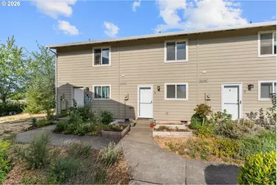 3305 E Vittoria Way #6, Newberg, OR 97132 - Photo 1