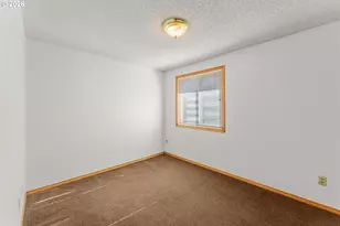 3305 E Vittoria Way, Newberg, OR 97132 - Photo 16