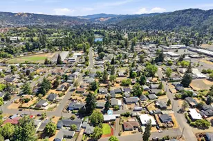 425 W Elm St, Roseburg, OR 97471 - Photo 36