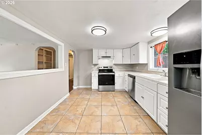 425 W Elm St, Roseburg, OR 97471 - Photo 14