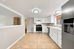 425 W Elm St, Roseburg, OR 97471 - Photo 14