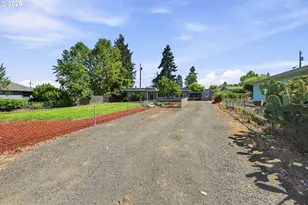 425 W Elm St, Roseburg, OR 97471 - Photo 6