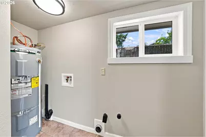 425 W Elm St, Roseburg, OR 97471 - Photo 18