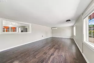 425 W Elm St, Roseburg, OR 97471 - Photo 10
