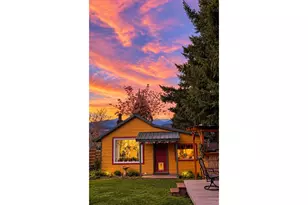 824 Cascade Ave, Hood River, OR 97031 - Photo 1