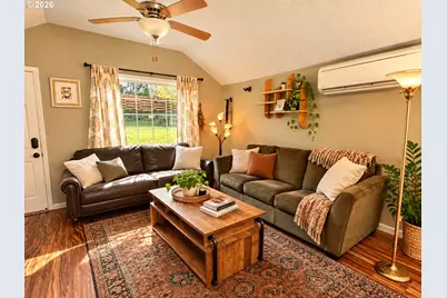 824 Cascade Ave, Hood River, OR 97031 - Photo 2