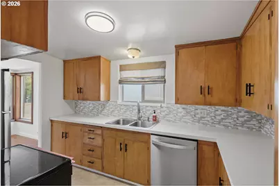 1464 N 14th St, Coos Bay, OR 97420 - Photo 8