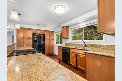 15815 SW 88th Ave, Portland, OR 97224 - Photo 4